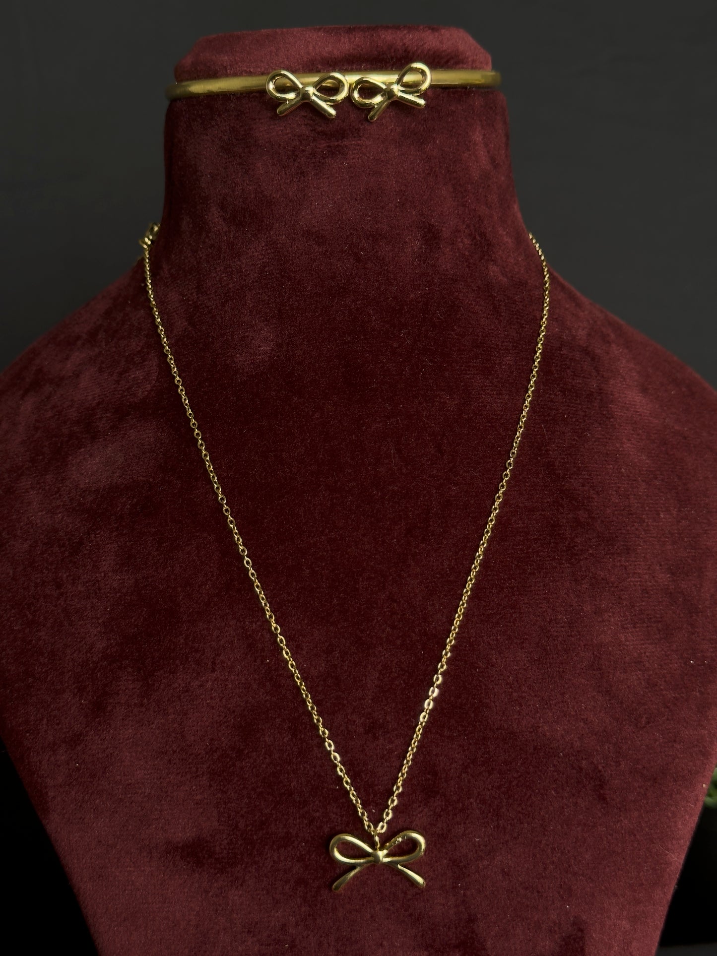 BOW DESIGN NECKLACE SET (product code-065)