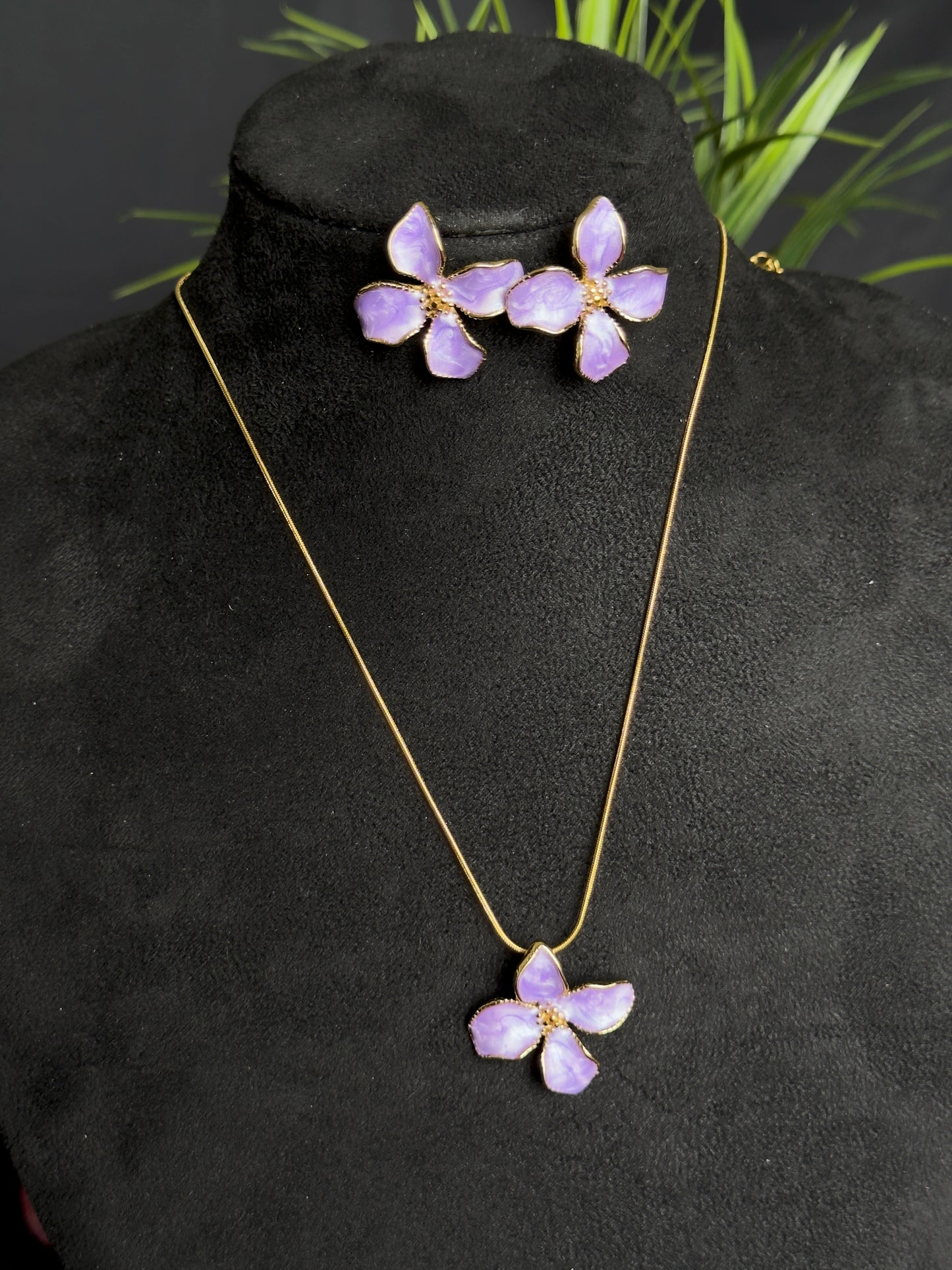 LAVENDER COLOUR PENDENT SET(product code-069)
