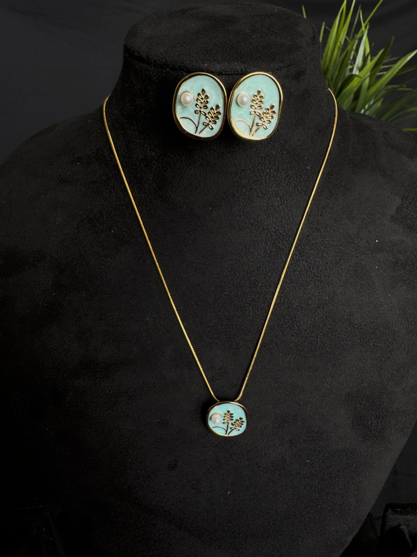 MINAKARI STYLISH PENDENT SET (product code-066)