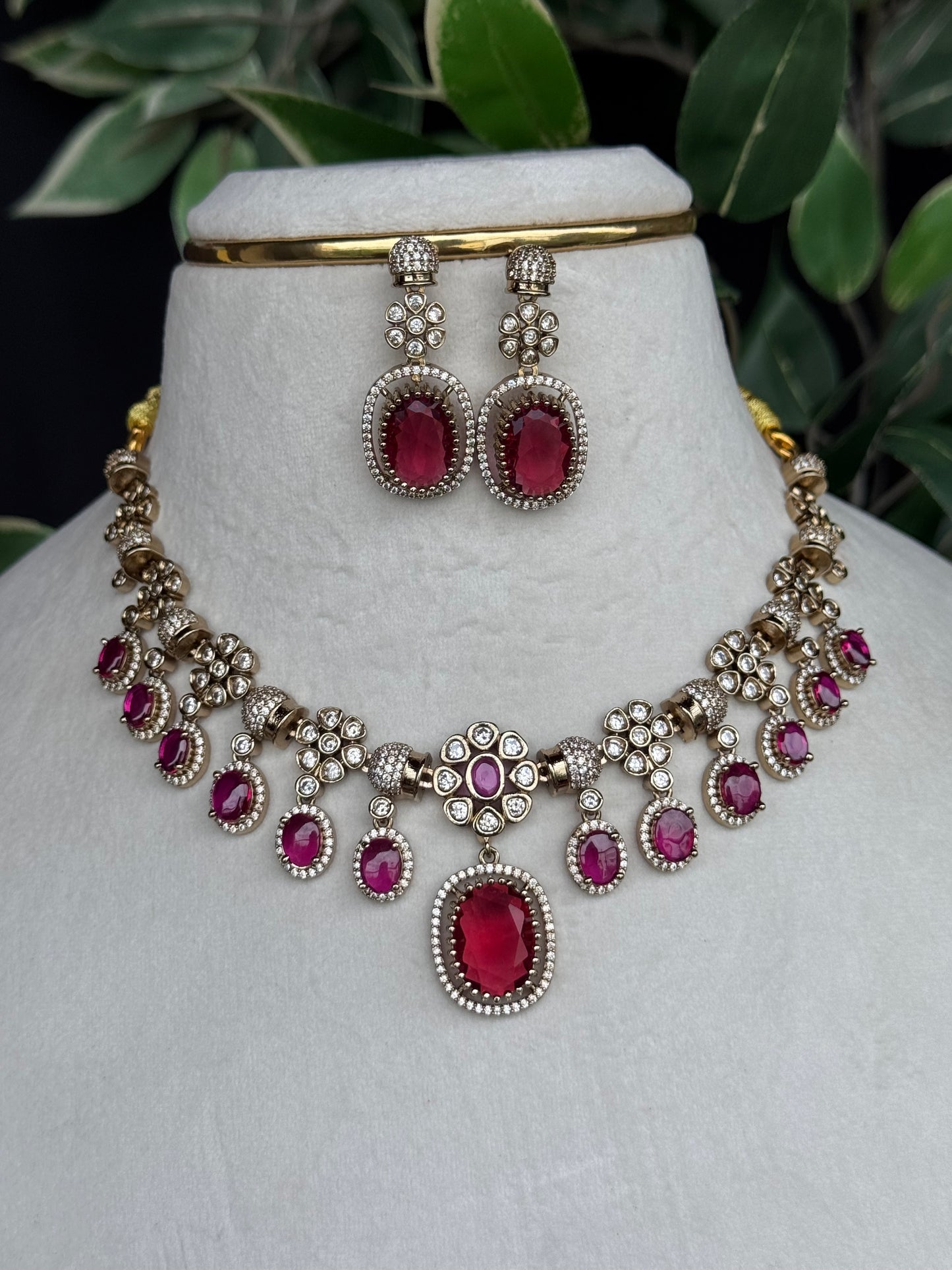 PINK VICTORIAN NECKLACE SET  (product code 003)