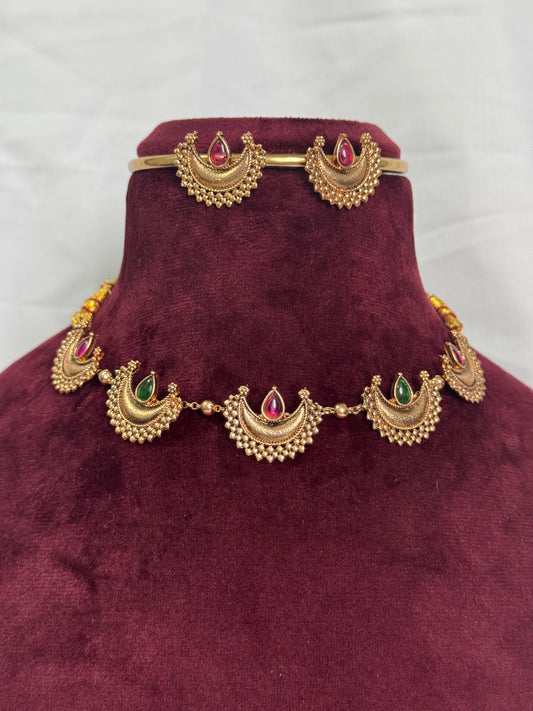 MOON DESIGN NECKLACE SET (product code-046)