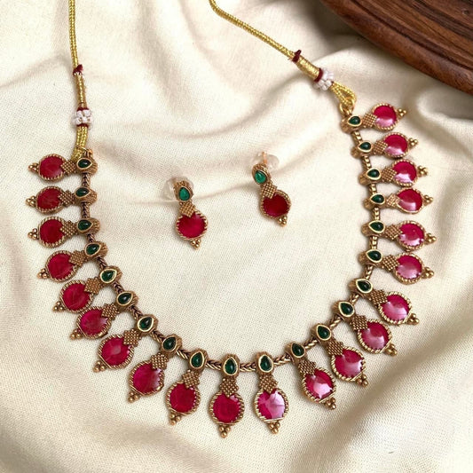 RED AND GREEN ENAMEL GOLD TONED CHOKER/NECKLACE SET(product code-037)